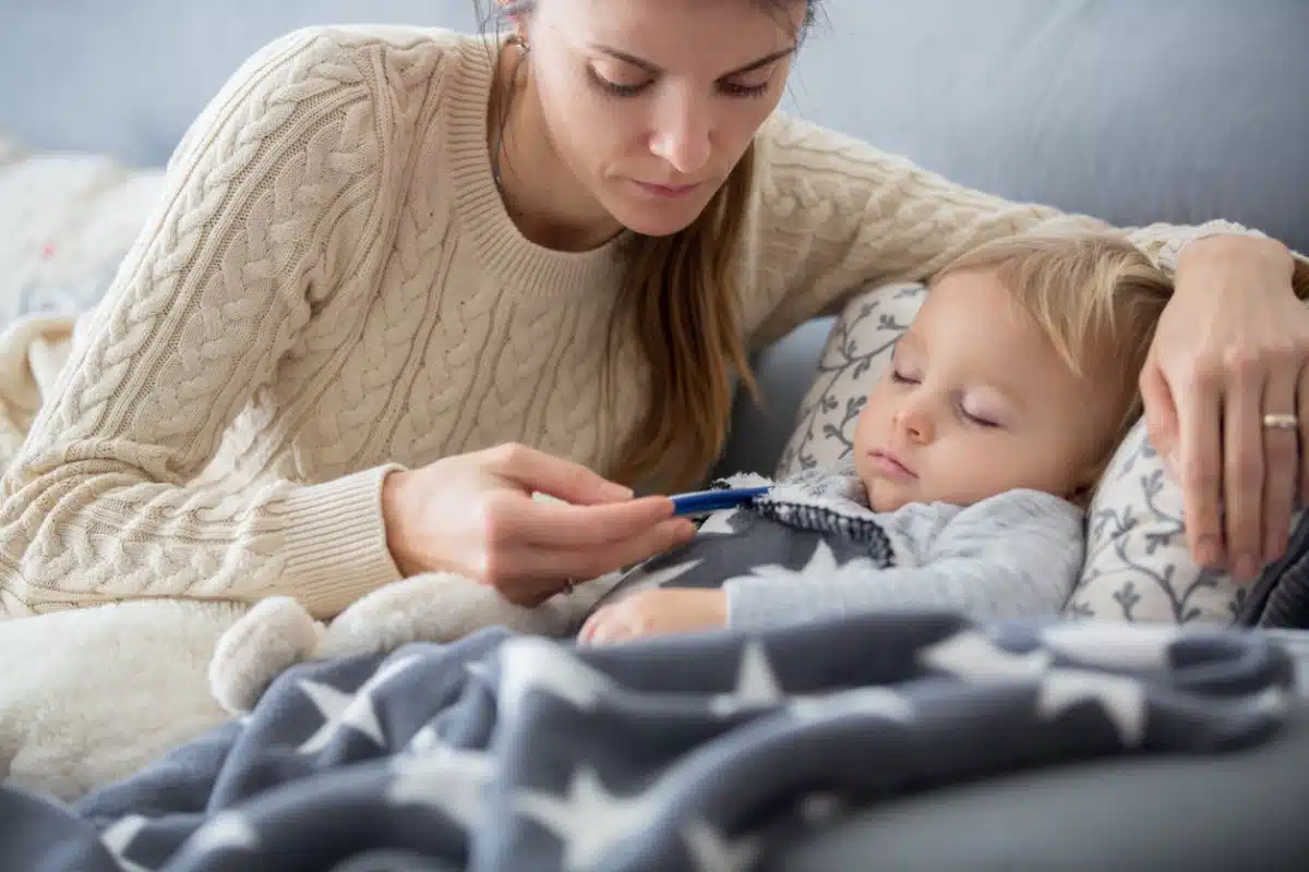 Quels sont les moyens de calmer la toux de bébé la nuit ?