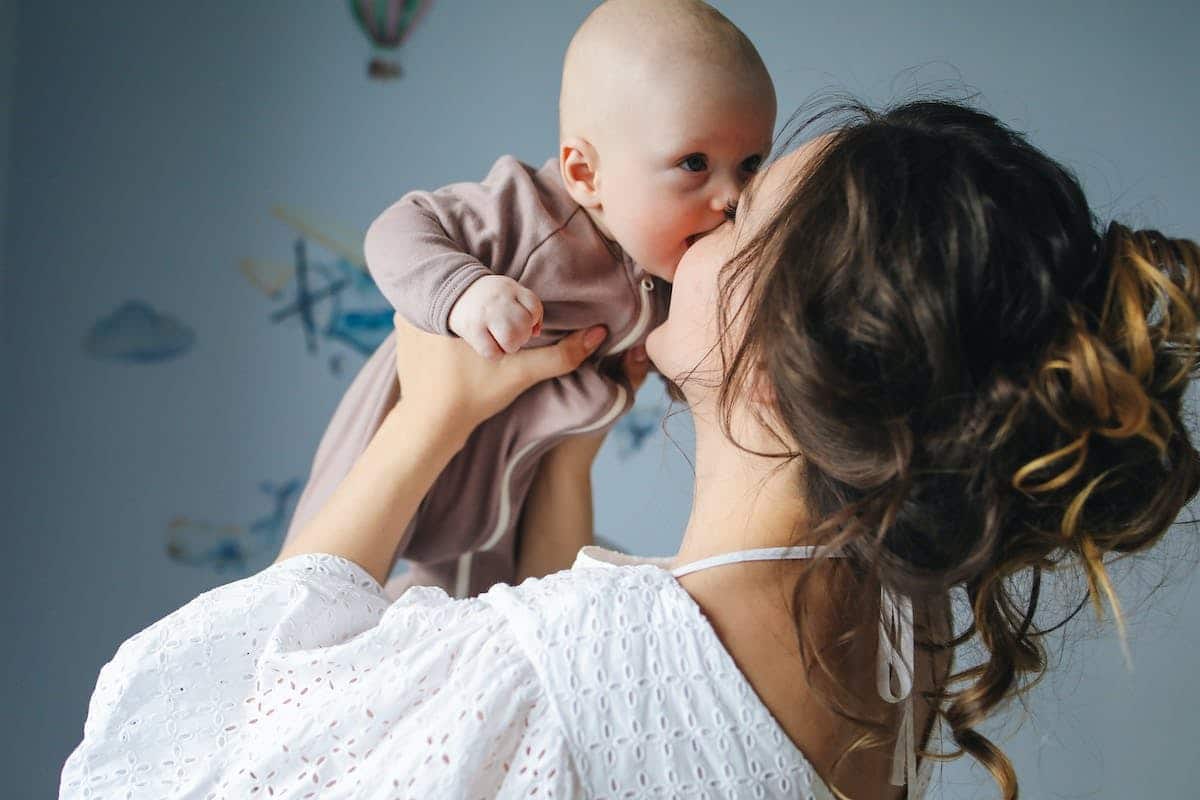 Grossesse et après : les clés pour surmonter la rééducation du périnée, la dépression post-partum et le retour à la vie professionnelle