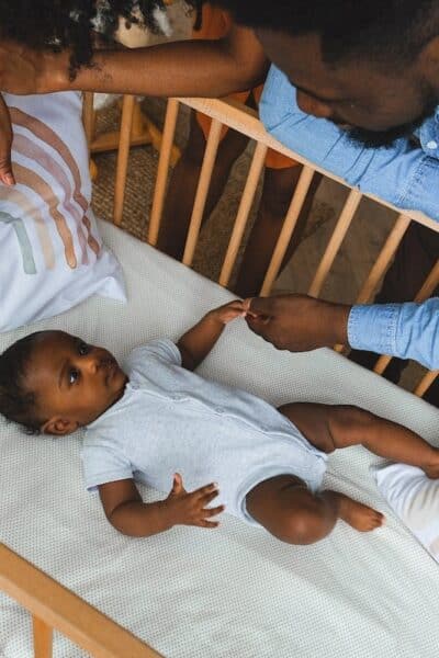Les essentiels des soins pour un nouveau-né et les mesures de sécurité à adopter