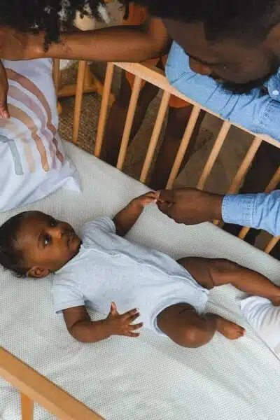Les essentiels des soins pour un nouveau-né et les mesures de sécurité à adopter