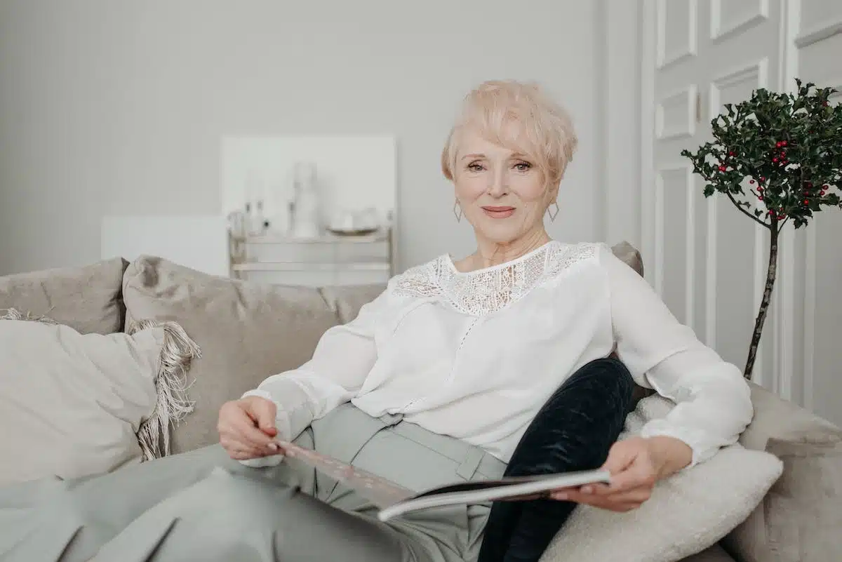 Prévenir et traiter efficacement l’ostéoporose chez les seniors : les meilleures stratégies à adopter