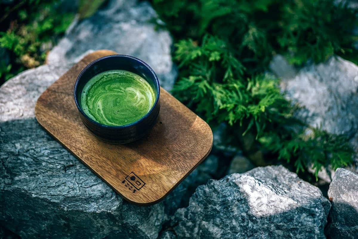 Les nombreux avantages du thé vert pour perdre du poids et affiner sa silhouette