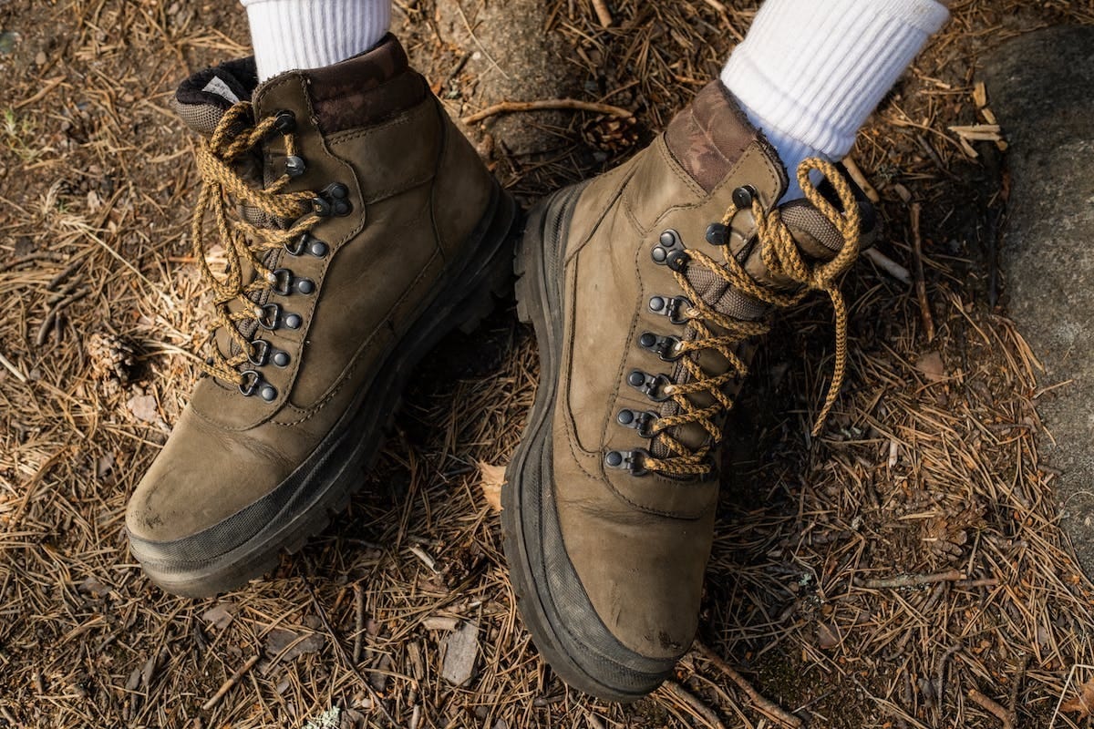 Comment les chaussures de sécurité peuvent-elles réduire les douleurs au travail