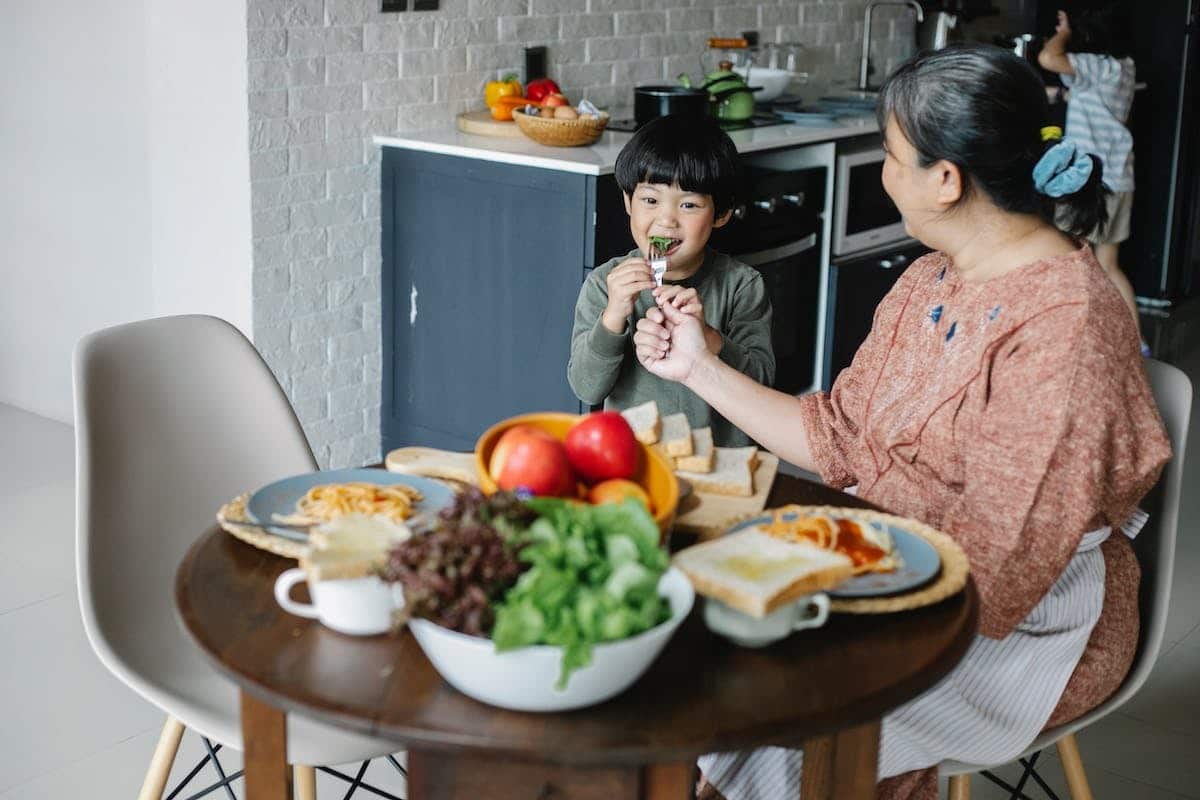 Les bienfaits d’une alimentation équilibrée pour les personnes âgées