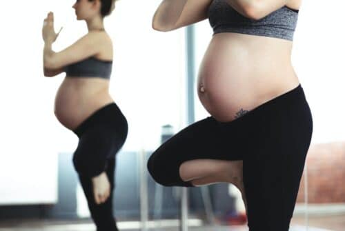 Méthodes efficaces de préparation à l’accouchement : yoga, sophrologie et haptonomie