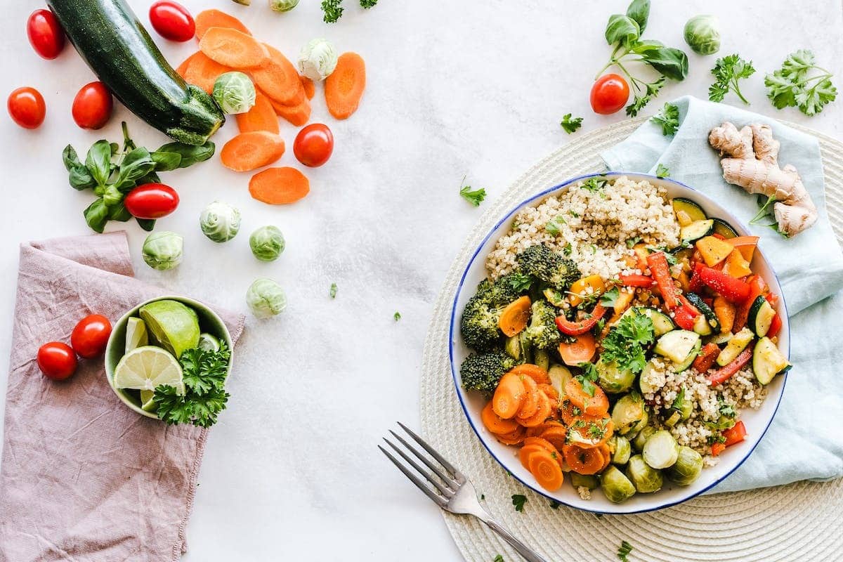 Stratégies efficaces pour vaincre la sensation de faim sans compromettre votre santé