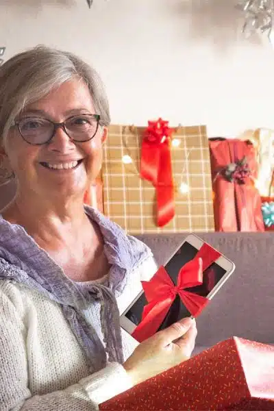 Comment bien choisir un cadeau pour une personne âgée ?