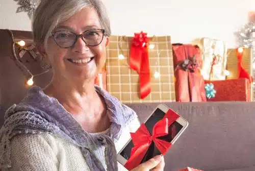 Comment bien choisir un cadeau pour une personne âgée ?